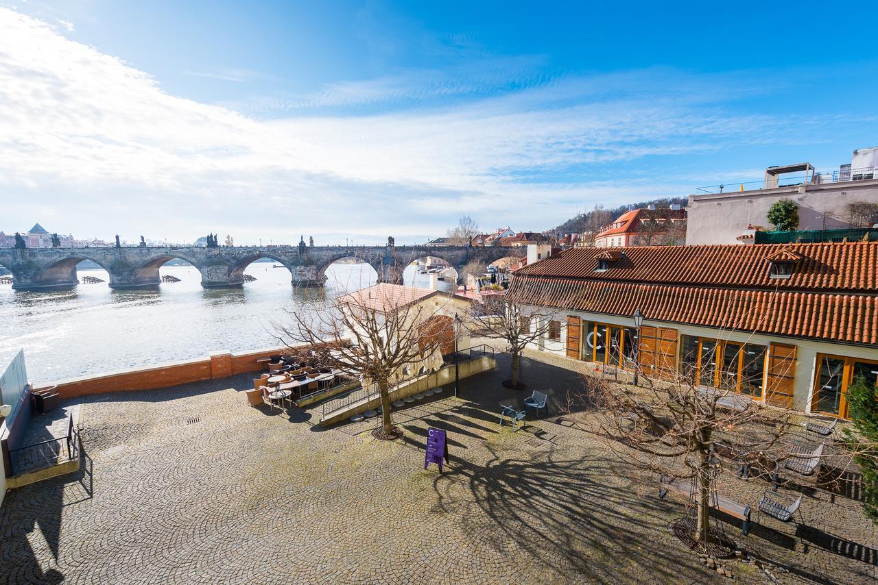 Kafka Apartment With Bridge View Praga Esterno foto